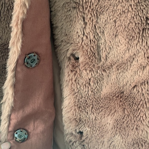NWOT Urban Outfitters Oversized Faux Fur Coat - Picture 4 of 9